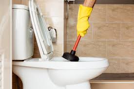 Comment Déboucher les WC Rapidement : Astuces Efficaces et Rapides