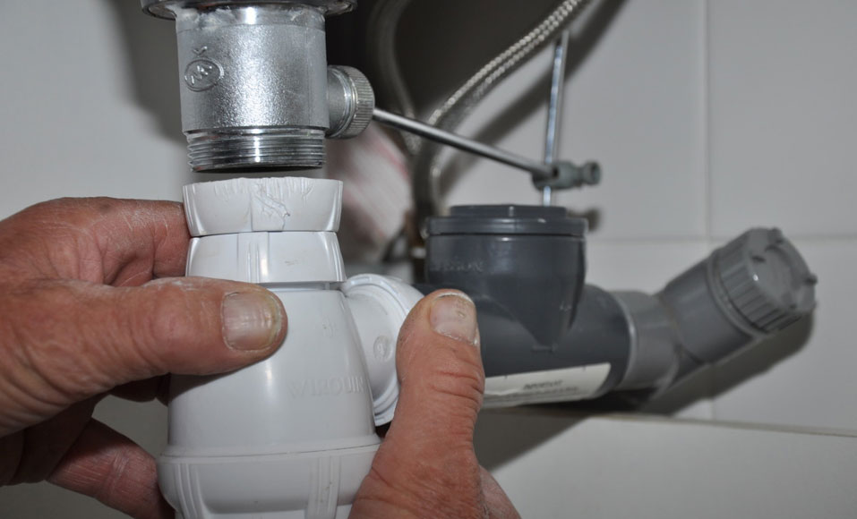 déboucher un lavabo