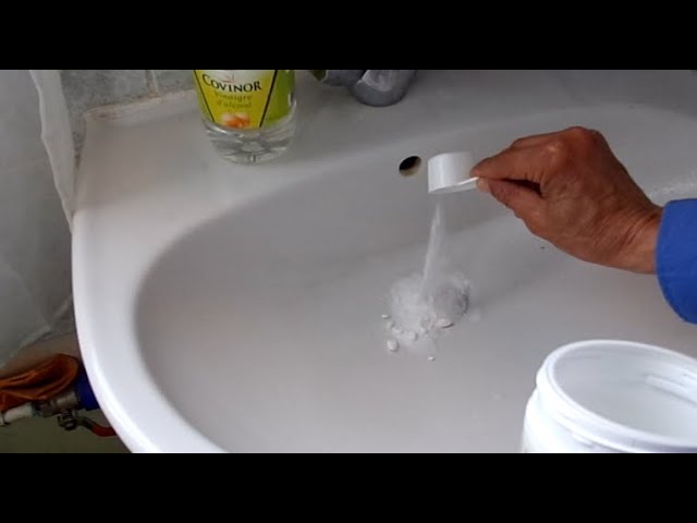 Comment Déboucher un Évier avec du Bicarbonate de Soude : Astuces Efficaces