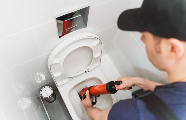 Coût d&rsquo;un Débouchage de WC : Ce qu&rsquo;il Faut Savoir