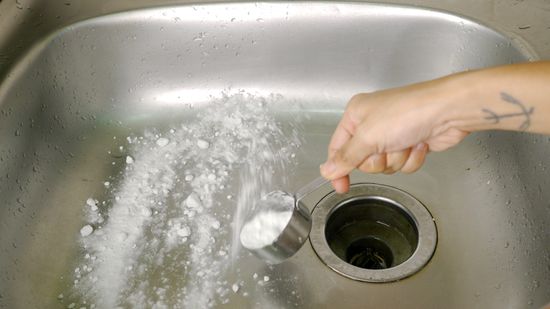 déboucher son évier avec du bicarbonate de soude