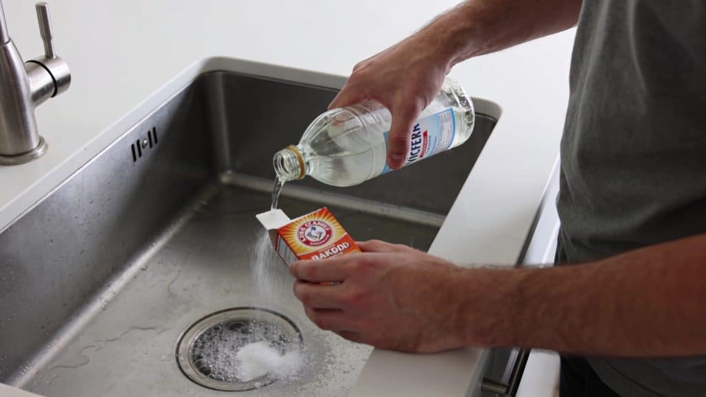 deboucher un evier au bicarbonate
